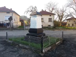 Паметник в чест към загиналите във войните - Априлци