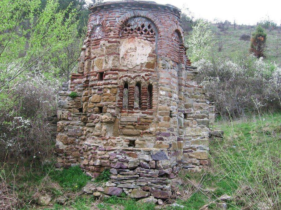 Средновековна църква "Свети Свети Козма и Дамян" - Мърводол