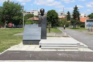 Паметник на академик Дмитрий Лихачов - София