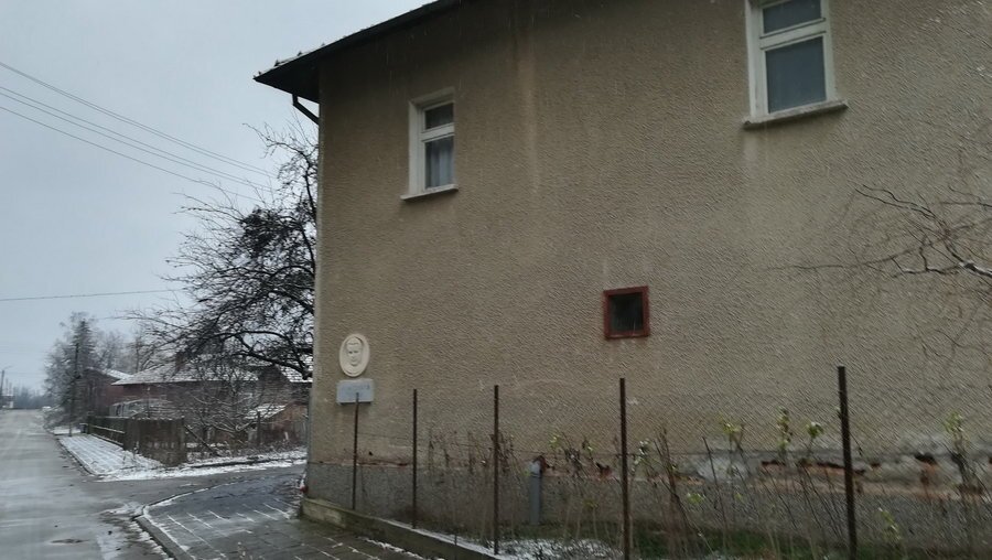 Паметна плоча на Аврам Стоянов