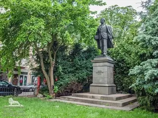 Паметник на Христо Смирненски - София