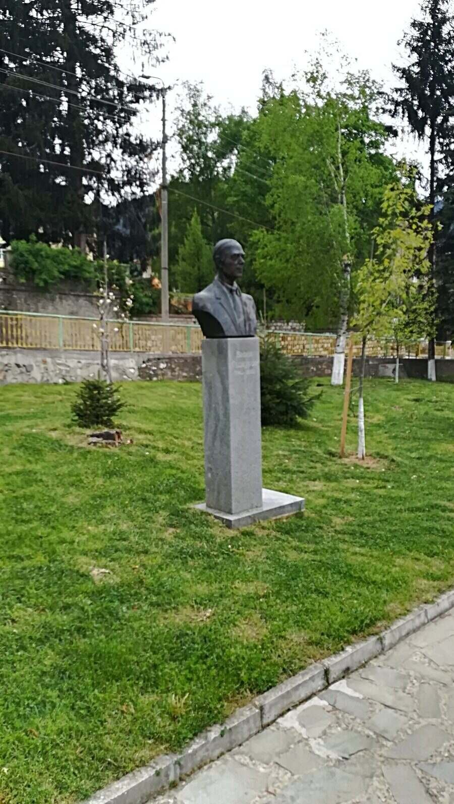 Паметник на Васил Гаджуров - Чепеларе