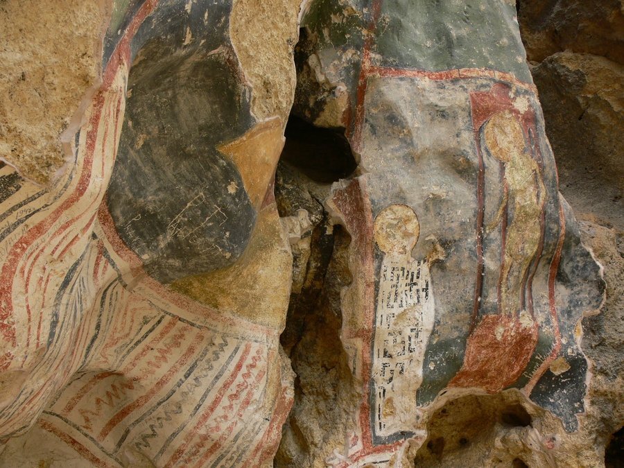 Скален комплекс "Затрупаната църква"