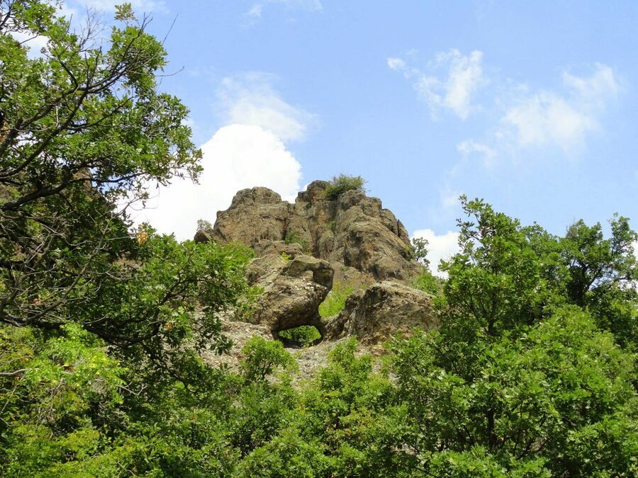 Природен феномен "Вкаменената сватба" - Медово