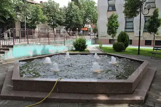 Фонтан в Градската градина - Симитли