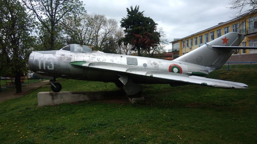 Самолетен паметник МиГ 17 - Брезово