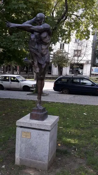 Скулптура "Началото" - Варна