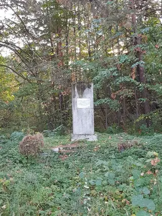 Паметник в почит към Стефан Пашев - с.Стефаново