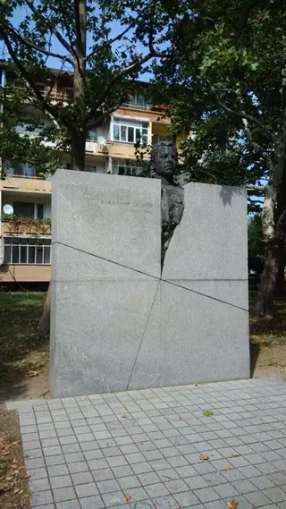 Паметник на Владимир Заимов - Сливен