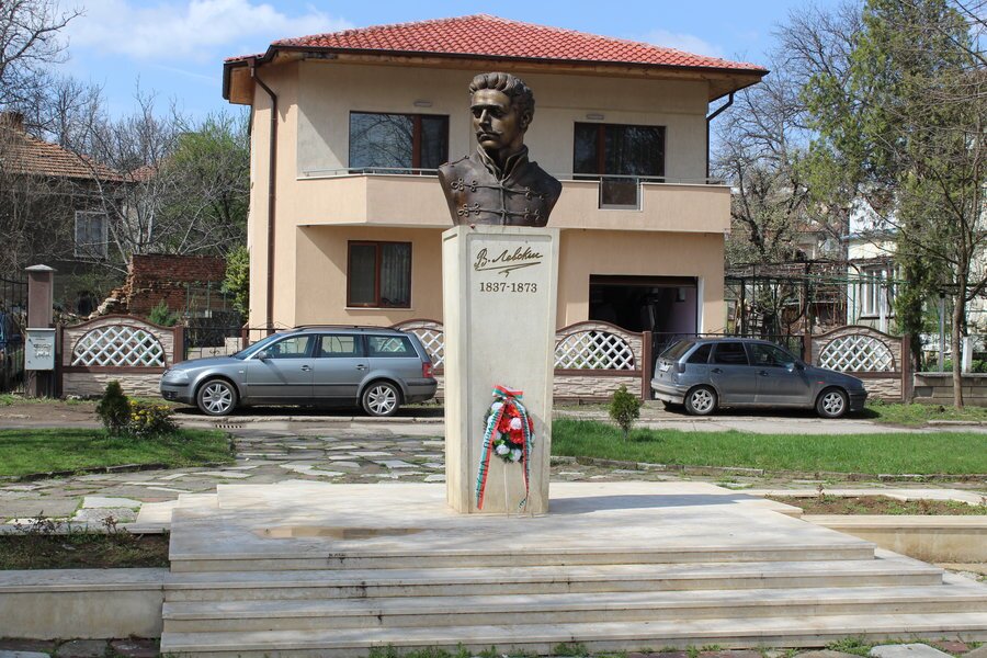 Паметник на Васил Левски - Мездра