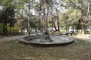 Фонтан Момче с рибка - Сандански