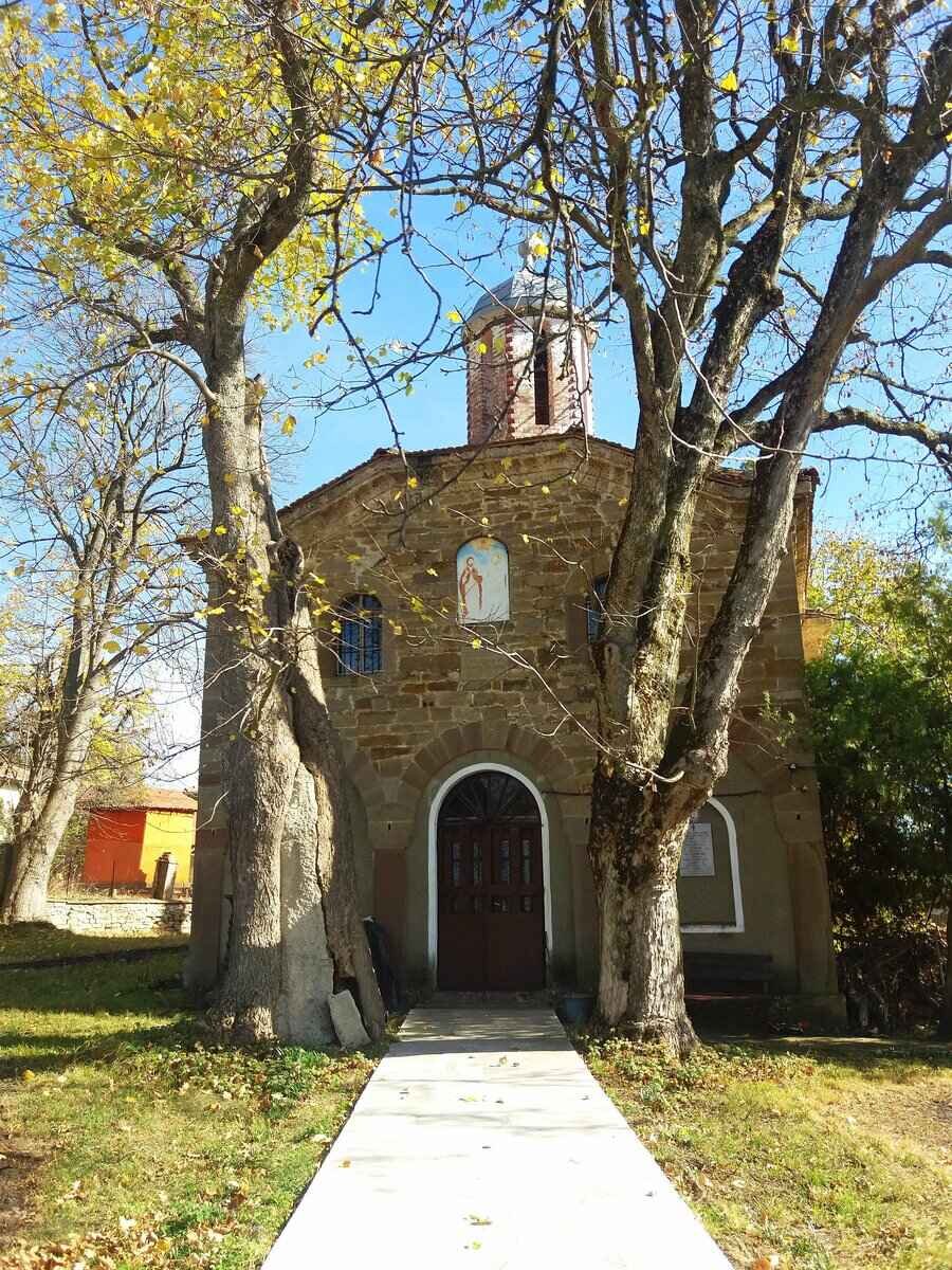 Църква "Свети Безсребърници Козма и Дамян" - с. Хирево