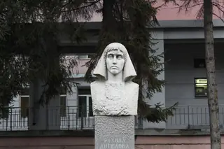 Паметник на Рахила Ангелова - Перник