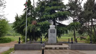 Бюст-паметник на Борис Дрангов - с. Дрангово