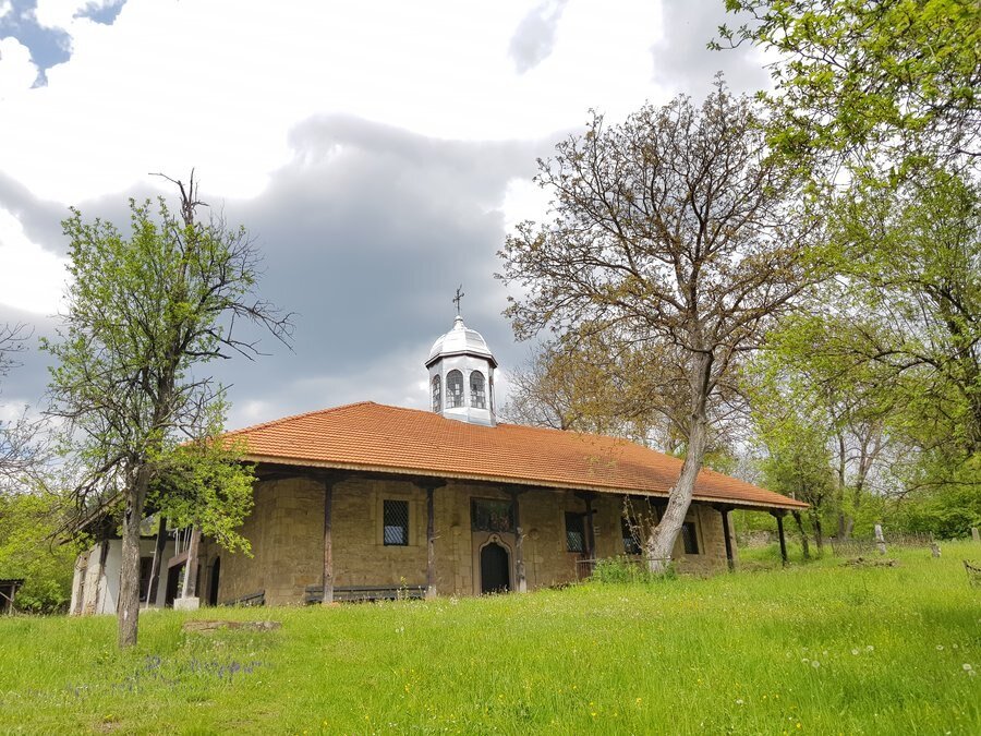 Църква "Св. Троица"  - с.Гъбене