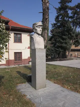 Бюст-паметник на Тодор Каблешков - Белово