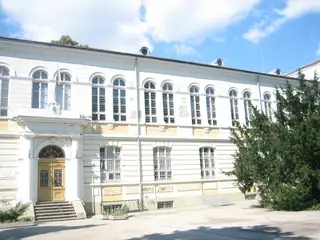 Сградата на Английска гимназия "Гео Милев" - Русе