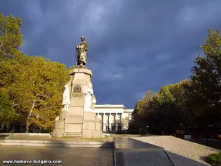 Паметник на незнайния войн - Хасково