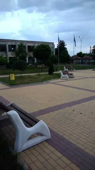 Централен площад - с.Млекарево