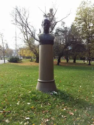 Паметник на Николай Хайтов - София