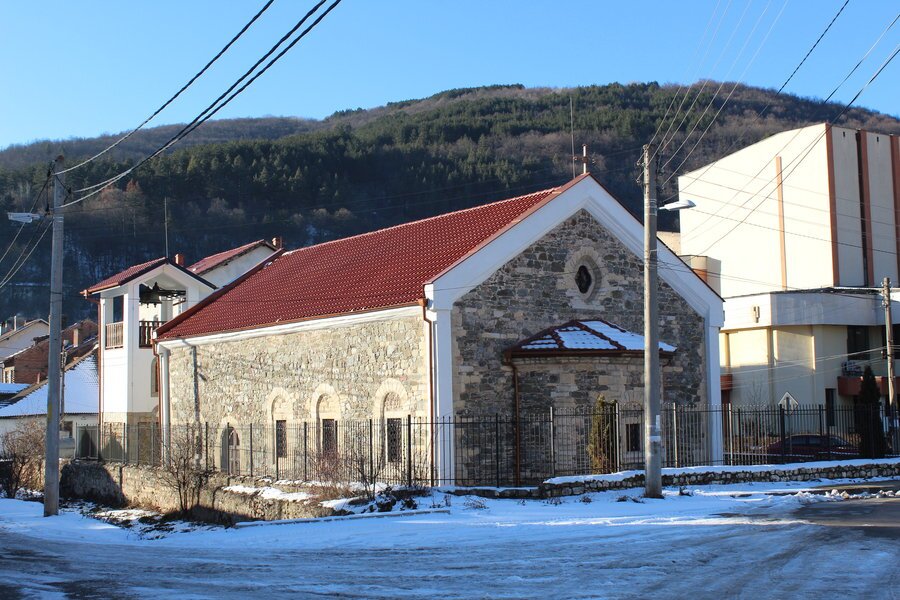 Църква "Св. Никола" - Трън