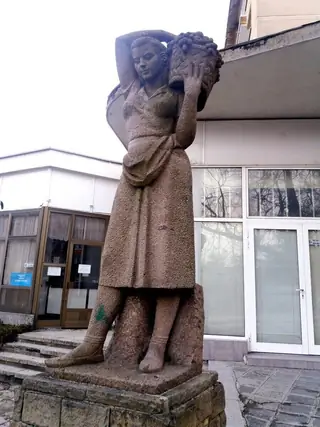 Скулптура на Габровка - Габрово