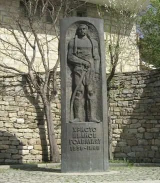 Паметник на Христо Иванов-Големия - Велико Търново