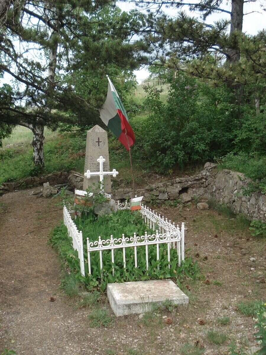 Гроб на неизвестен четник