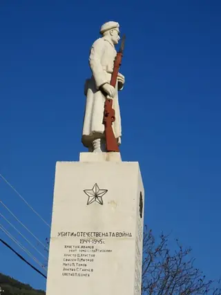 Паметник на загиналите - с. Бов