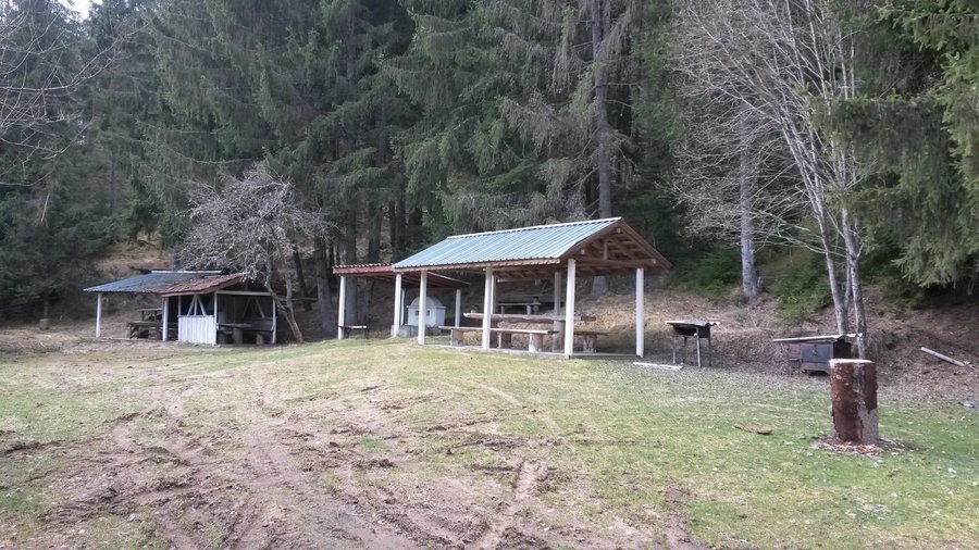 Място за отдих "На чеверме в ливадите" - Чавдар