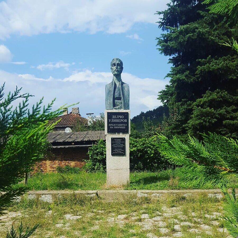 Паметник на Делчо Оливеров - с.Поибрене