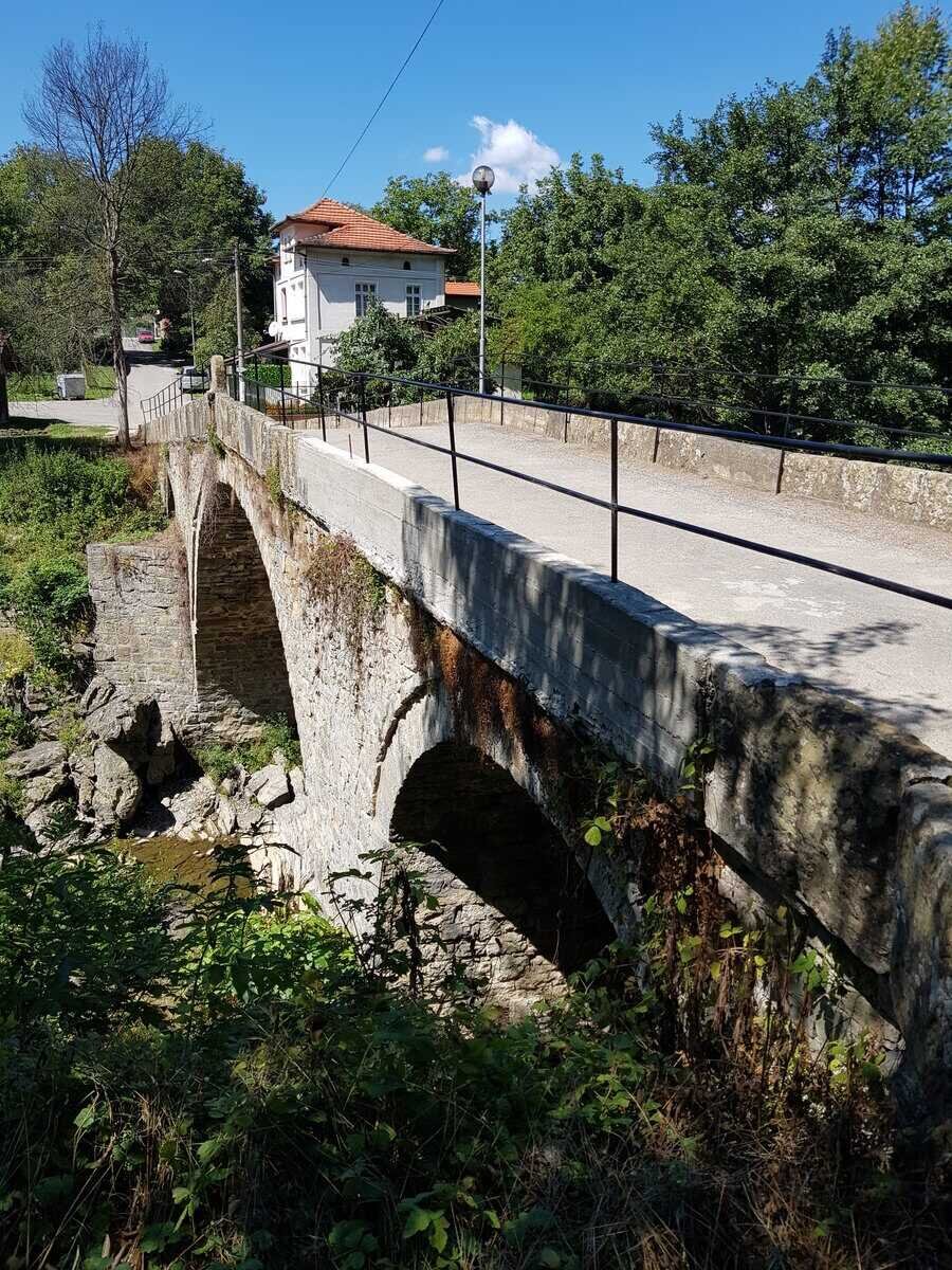 Историческият каменен мост - с.Скандалото