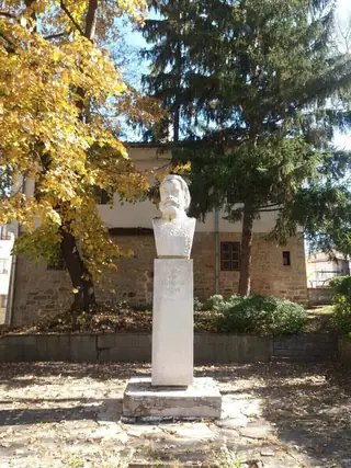 Бюст-паметник на Сава Катрафилов - Елена