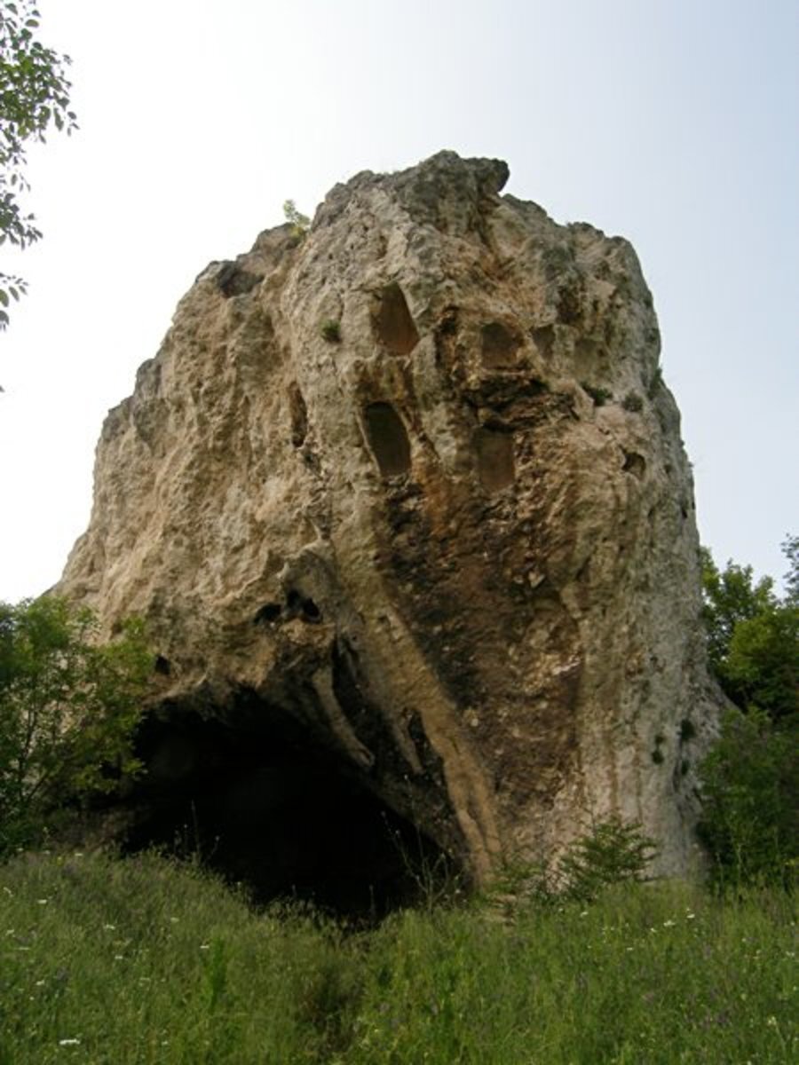 Скални гробници Хамбар кая - Маджарово