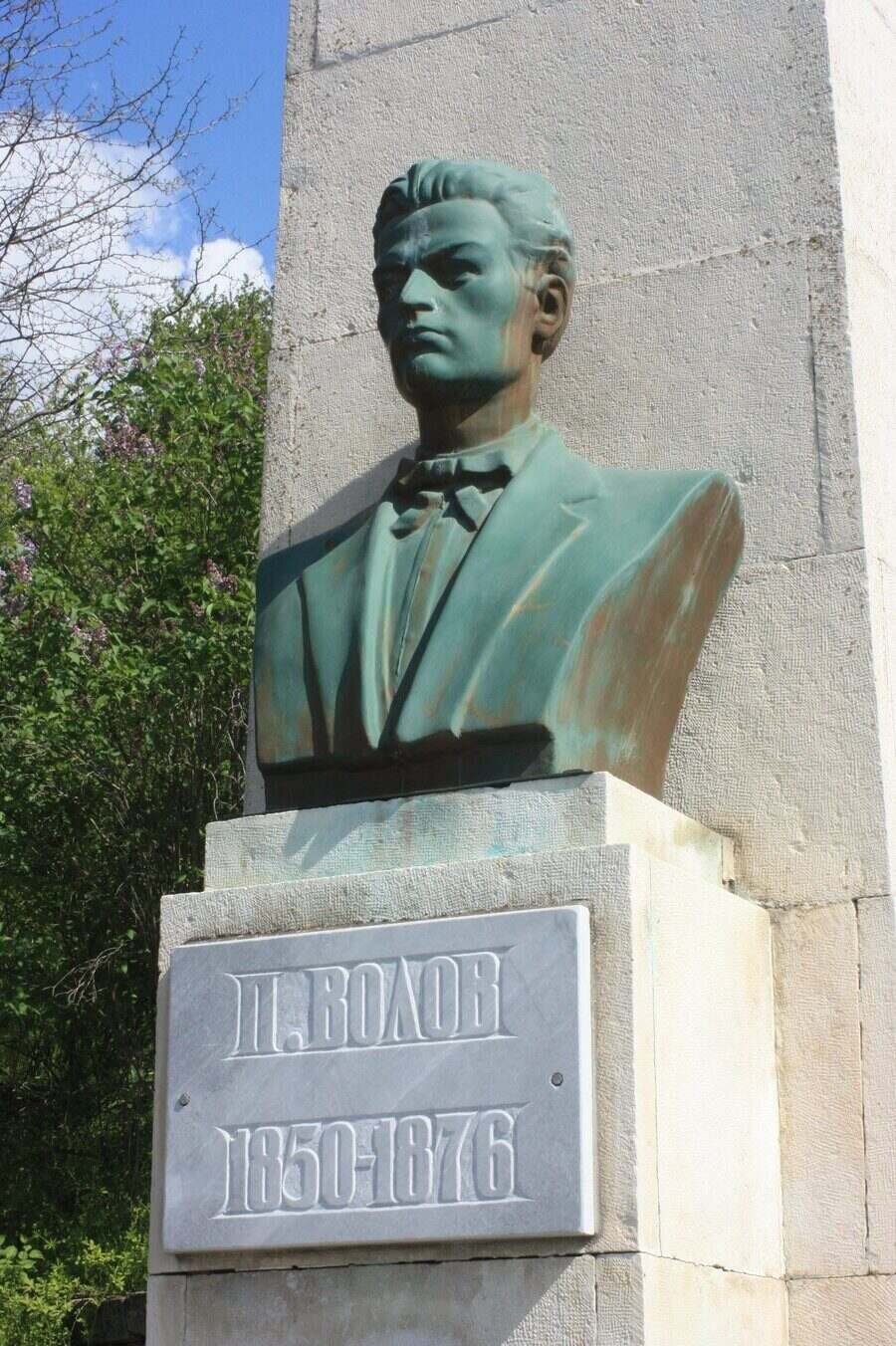 Паметник на Панайот Волов - Бяла
