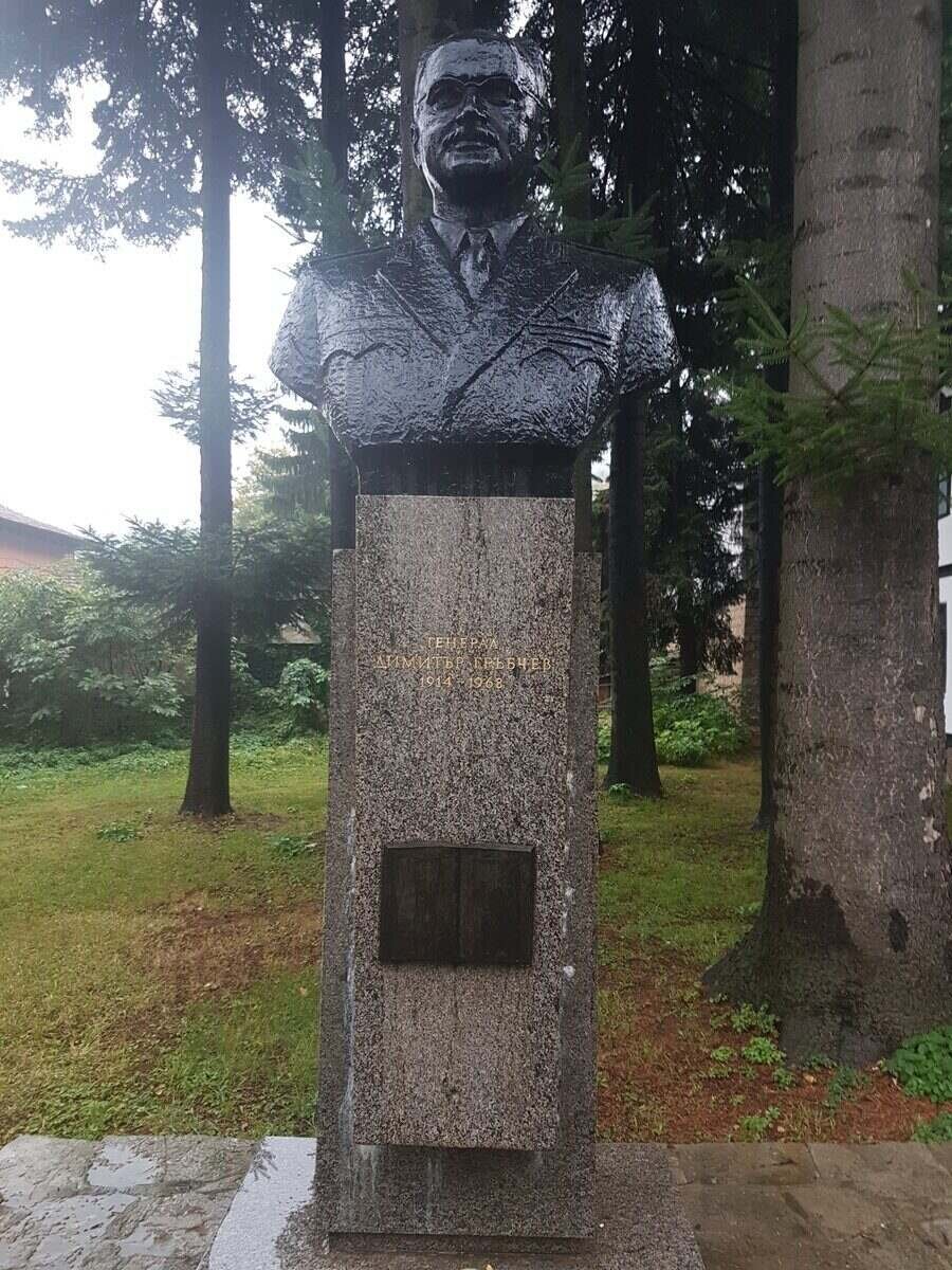 Паметник на генерал Димитър Гръбчев