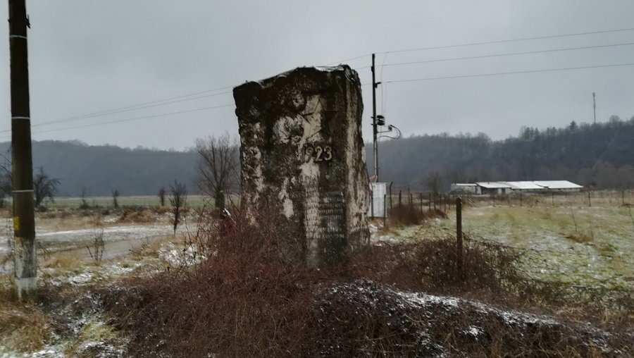 Паметник на Васил Коларов и Георги Димитров