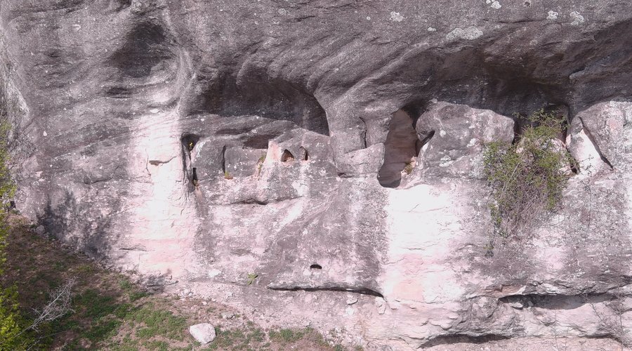 Скални ниши - с.Подкова
