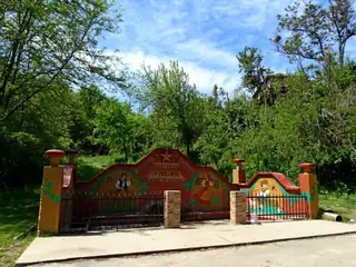 Рисувана чешма - село Лесковец