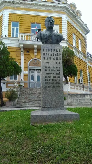 Паметник на Владимир Заимов - Шумен