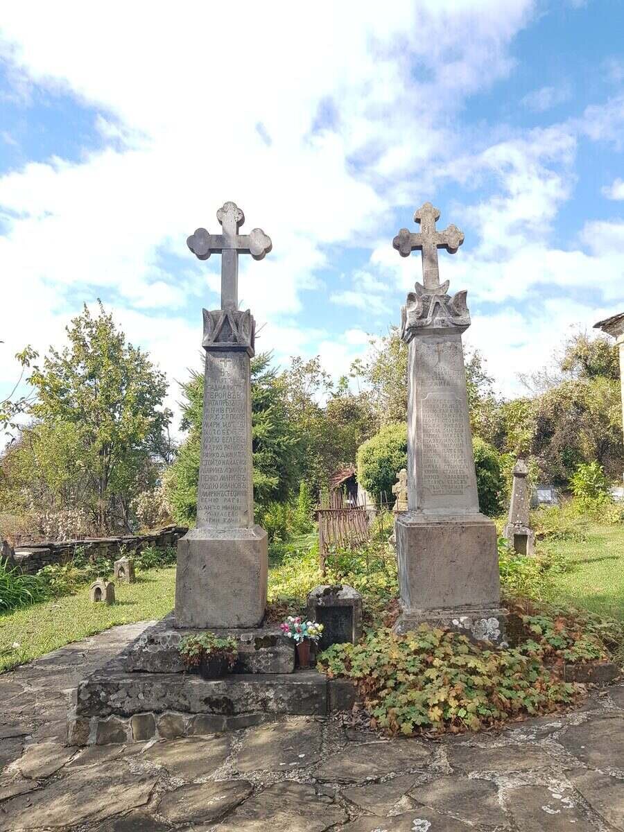 Паметници на загиналите във войните - с. Гумощник