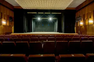 Театър "Любомир Кабакчиев" - Казанлък