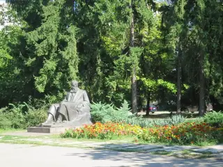 Паметник на Любен Каравелов - Русе