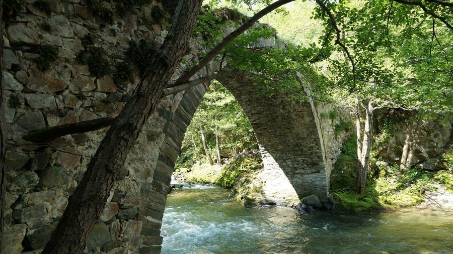 Старинен мост и параклис - Югово