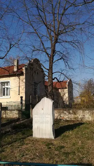 Паметник на Петър Добрев - Пролом