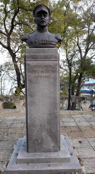 Паметник на полковник Милко Железов - Варна