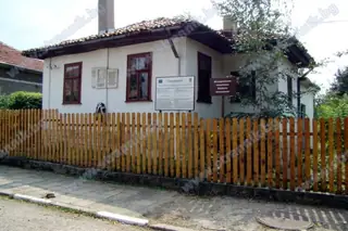 Къща-музей "Филип Тотю" - Две могили