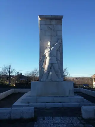 Паметник на загиналите във войните - с.Славотин