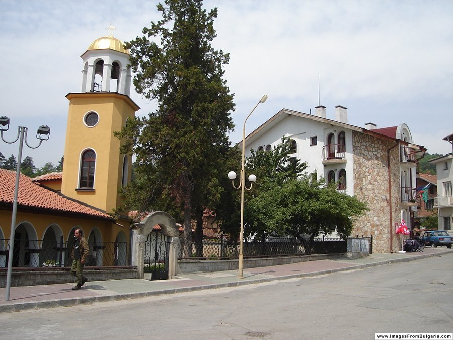 Църква "Св. Великомъченик Димитрий" - Мирково