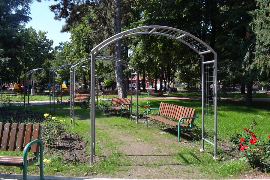 Парк "Розариум" - Казанлък